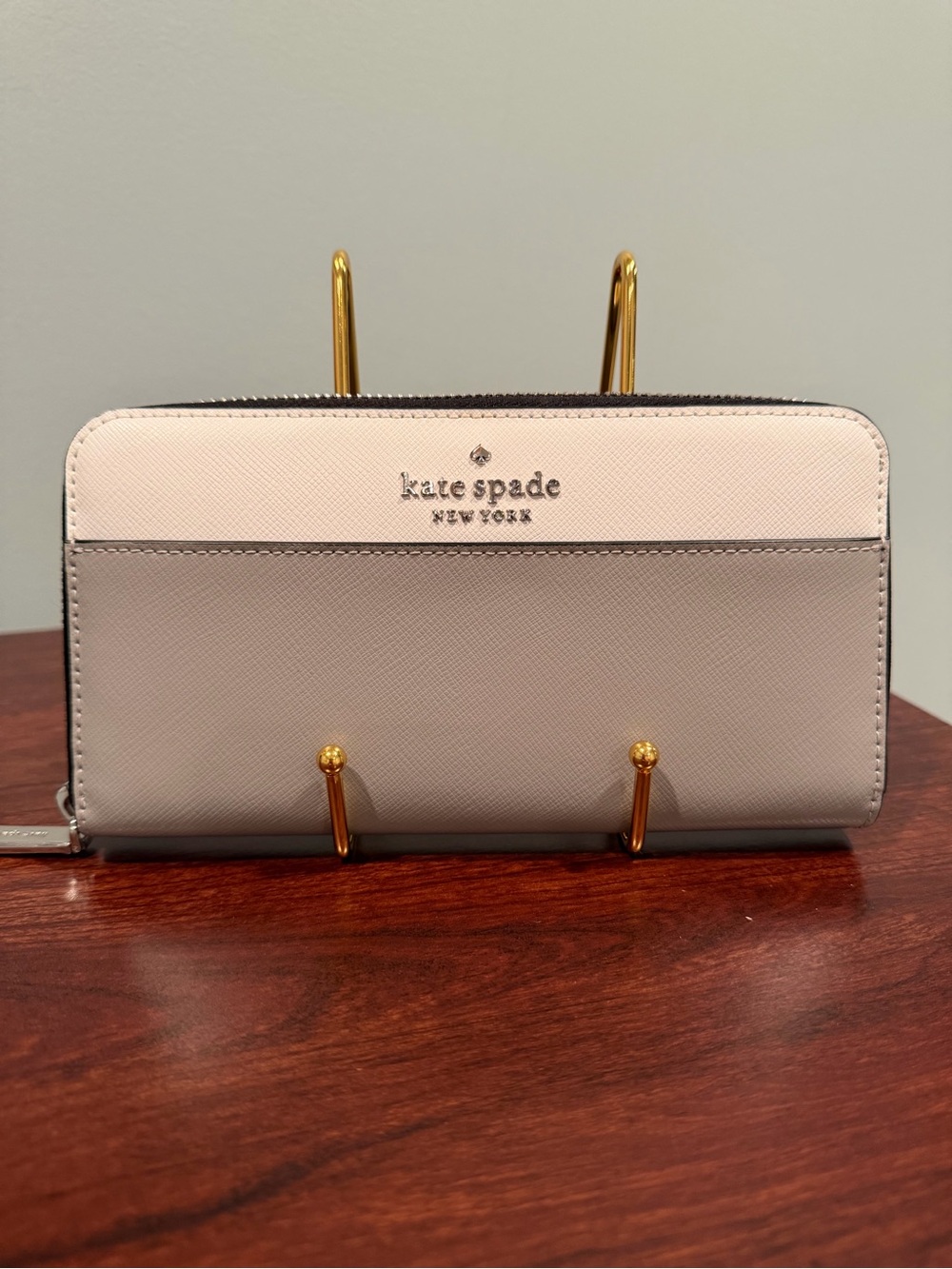 kate spade Two-Tone Light Gray & White Zip-Around Wallet NWOT